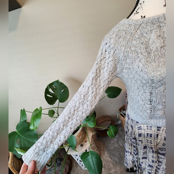 Grey cable knit sweater with waffle knit sleeves and back. - Picture 4 of 5